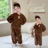 Conjunto de pijama de flanela confortável e estiloso para meninas para outono e inverno, um conjunto de loungewear de duas peças, nova coleção 2026, quente e aconchegante