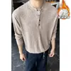 Camiseta de punto Henley Retro Old Money de manga larga para hombre Temporada Otoño/Invierno Engrosada con terciopelo Interior simple de manga larga holgada