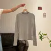 Top básico liso de gola redonda e manga longa para mulheres, novo simples de outono 2026, top slim fit para usar por baixo