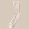 Meias de dormir caseiras de coral fleece de cano médio transfronteiriças, que não soltam fiapos, cor sólida, unissex, em estoque da fábrica