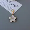 Llavero Colgante Flor Clásica de Cinco Pétalos Colorida Perlada Flor Popular de Temu Decoración para Bolso Llavero de Coche En Stock