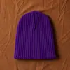 Fornecimento Transfronteiriço de Gorros sem Aba em Tricô Acrílico, Gorros Listrados da Moda Europeia e Americana