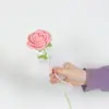Rosa de Lã Produto Acabado Único Buquê Artificial Tricotado à Mão para Namorada Presente de Dia dos Namorados Flor de Lã Rosa