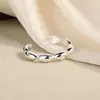 Anillo de plata de siete cuentas con superficie lisa, diseño simple y único, trae riqueza y buena fortuna, accesorio versátil y elegante