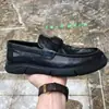 Zapatos de cuero casual de negocios para hombre, nuevo estilo 2026, mocasines transpirables estilo británico, slip-on para conducir