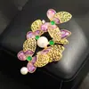 Broche de Borboleta com Gotejamento de Óleo Roxo Azul Estilo Retrô Palaciano Broche de Inseto Dourado Recortado com Pérola de Água Doce Luxo Acessível para Mulheres
