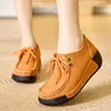Suministro transfronterizo para Amazon: Zapatos de mujer de cuero genuino, suela blanda, con cordones, suela gruesa, diseñados para mujeres de mediana edad y mayores, venta al por mayor y exportación para comercio internacional