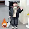 Jaqueta de Algodão Forrada com Fleece Xadrez de Inverno para Meninos, Estilo Coreano, Casaco de Algodão Espesso e Estiloso da Moda para Crianças, Jaqueta Acolchoada de Algodão para Crianças de Tamanho Pequeno e Médio