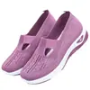 Novedad Primavera/Verano 2026 Malla Flyknit Zapatos de Madre Slip-On Transpirables Suela Suave Zapatos Casuales Zapatos de Tela Old Beijing para Mujer