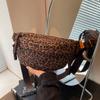 Bolso Pequeño Transfronterizo Nuevo Estampado Leopardo para Mujer Moda Otoño e Invierno 2025 Bolso Cruzado Retro Diseño de Nicho Bolso Versátil para el Pecho