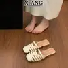 Mules de Couro de Vaca em Estoque para Mulheres, Uso Externo de Verão, Adequadas para Combinar com Vestidos, Sandálias Slip-On Vazadas Confortáveis de Salto Baixo