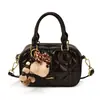 Bolsa quadrada pequena de mão com trama de losangos feminina com pingente de urso para o dia a dia bolsa pequena de cor sólida de ombro único transversal bolsa transversal mini bolsa feminina