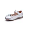 Sapatos Infantis de Couro Prata Sapatos de Princesa para Meninas 2026 Outono Novo Estilo Laço Menina Pequena Sola Macia Sapatos de Performance Atacado