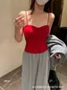 Camisola Sexy Estilo Francés Chica Picante con Escote Bajo y Tirantes Finos para Mujer, Corte Ajustado, Versátil, Copa Integrada, Top Base para Mujer