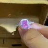 Anillo de moissanita rosa redean al por mayor anillo con incrustaciones de color de diamante soporte para bolígrafo de diamante entrega en una sola pieza