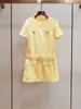 Vestido Redondo de Verano Nuevo Estilo Elegante Inspirado en la Alta Sociedad Estilo Chanel con Cinturón Resistente, Mangas Cortas, Corte Recto Amarillo, Aspecto de Alta Gama, Vestido para Mujer
