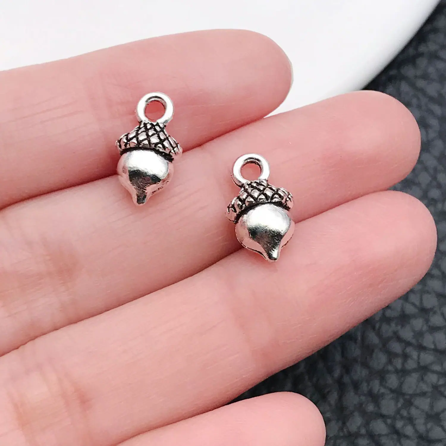 8823-XS-古银松果8x13mm-锌合金-1.2g