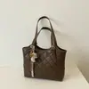 Elegante Bolso Tote Pequeño Xiaomi con Patrón de Diamantes Sencillo para Mujer Otoño 2026 Nuevo Bolso de Hombro Ligero de Lujo para Salir Viajes Bolso de Mano