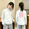 2026 Outono/Inverno Nova Camiseta de Manga Longa para Meninas Camada Base Lã Alemã Infantil Estilosa Quente Crianças Médias e Grandes Top Versátil