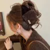 Pin de tiburón de peluche de dibujos animados, un pasador de pelo de tamaño grande y alta gama para crear peinados elaborados, una pinza de pelo de garra para mujer, un delicado accesorio para el cabello