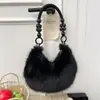 Nuevo Bolso de Peluche de Gama Alta 2025 para Otoño e Invierno, Bolso Peludo de Moda y Versátil para el Trabajo y Salir, con un Tacto Premium para Mujer