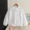 Camisa de Outono para Meninas, Camisa de Algodão Branca para Meninas, Novo Estilo 2026 para Crianças Pequenas e Médias, Camisa de Menina para Primavera e Outono