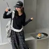 Conjunto de Moletom com Capuz para Meninas Outono 2026 Novo Estilo Roupas de Outono Infantis Casual para Crianças Maiores Calça Wide-Leg Xadrez Conjunto de Duas Peças