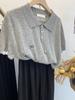 Polo de Cuello con Botón Giratorio Hombro Derecho Top Versátil para Mujer Verano Reductor de Edad Lazo Bordado Punto Camiseta de Manga Corta