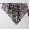 Pañuelo cuadrado de terciopelo de doble cara, dos tonos, estampado de leopardo, de alta gama, vintage de los 90, chal cálido para mujer, pañuelo de cuello de lujo ligero