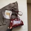 Bolsa Satchel Primavera e Verão Bolsa Dumpling Feminina 2025 Novo Design Nicho Moda High-End Versátil Transversal Selim