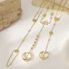 Pulsera de Perlas Mariposa de Gama Alta de Nicho Europeo y Americano con Cadena de Muñeca Integrada de Acero Inoxidable Chapado en Oro de 18K con Trébol de Cuatro Hojas