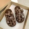Moda Otoño e Invierno Nuevo Estampado de Leopardo Hebilla de Cinturón Engrosada Punta Cerrada Calientes para Casa Pantuflas de Algodón con Piel para Mujer