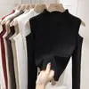 Camisa básica feminina de gola alta média para primavera e outono, com um design único e estiloso, adequada para usar em camadas sob um suéter, top de tricô afunilado e ombro a ombro