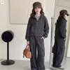 Otoño 2026 Nuevo Conjunto Casual para Niñas de Pantalones Cargo Gris Oscuro Transpirable y Absorbente de Sudor Conjunto de Dos Piezas