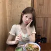 Camiseta de manga corta con volantes, cuello en V, color liso, estilo francés suave, para mujer, nuevo modelo de verano, top elegante, adelgazante y versátil