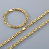 Colares de Nicho Mais Vendidos para Fornecimento Transfronteiriço, Estilo Minimalista com Sensação de Alto Padrão, Corrente Quadrada Nariz de Porco 18K Pulseira de Aço Titânio Atacado