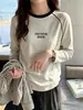 Camiseta de manga larga con bloques de color para mujer, nueva colección otoño 2025, algodón puro de alta calidad, top base ligero floral gris