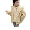 Chaqueta Gruesa Nueva a Prueba de Tres Elementos para Niñas Otoño e Invierno 2025 Estilo Occidental Chaqueta Infantil con Capucha Algodón Cálido