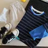 Camiseta Base de Outono Infantil Muye, Camiseta Listrada Falsa de Duas Peças, Roupa Infantil Huzhou Zhili, Blusa de Algodão Puro Estilo Coreano para Meninos