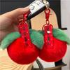 Llavero colgante de coche con forma de manzana pequeña de piel de conejo Rex auténtica, con forma de bola de peluche, ideal como regalo de cumpleaños para la escuela.