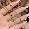 Aretes Doble Flor Camelia Ópera Italiana Bucciarati Rombo de Encaje Glaseado Trébol de Cuatro Hojas Anillo Abierto