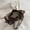 Bolso retro de alta calidad para mujer 2024 nuevo popular bolso de hombro Maillard correa ancha para el hombro bolso cruzado tipo dumpling este año