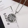 Collar Hip-Hop de Acero de Titanio Europeo y Americano para Hombre Marca de Moda Personalidad Callejera Marca Militar Colgante de Celebridad de Internet Cadena Larga para Suéter Joyería de Aleación