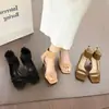 Sandalias Francesas Retro de Tacón de Aguja con Punta Abierta para Mujer Primavera 2026 Nuevo Estilo Hebilla de Una Línea Moda Talla Grande Cuadrado Punta Zapatos Romanos