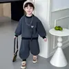 Conjunto de moletom de lã para meninos, outono 2026 novo estiloso para bebê, outono fresco, moda, esporte, conjunto de duas peças