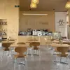 Mesa de Centro Cor de Madeira Estilo Luxo Acessível Café Country Loja de Bolos Mesa Pequena para Assar Mesa de Chá da Tarde Mesa de Negociação Cadeira