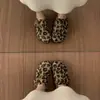 Zapatos Birkenstock de Terciopelo Gris Retro para Mujer, Mocasines Cerrados de Punta Cerrada con Suela Gruesa, Zapatos Peludos para Mujer, Adecuados para Uso Exterior en Otoño e Invierno