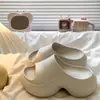 Pantuflas Negras de Suela Gruesa con Soporte de Arco para Mujer, Nuevas Sandalias de Playa Antideslizantes Primavera y Verano 2026, Pantuflas de Una Tira