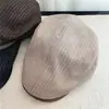 Nuevo boina de estilo retro británico con rayas y visera de cuero patchwork para mujer, otoño de 2026, a la moda, casual, versátil