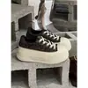 Outono 2026 Novo Retro Camurça Estampa de Leopardo Leve Sola Grossa Aumento de Altura Cadarço Casual Tênis Board Feminino